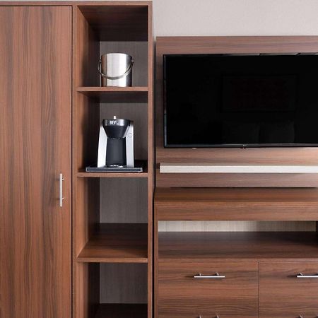 Hawthorn Extended Stay By Wyndham Columbia-Ft Jackson Екстер'єр фото