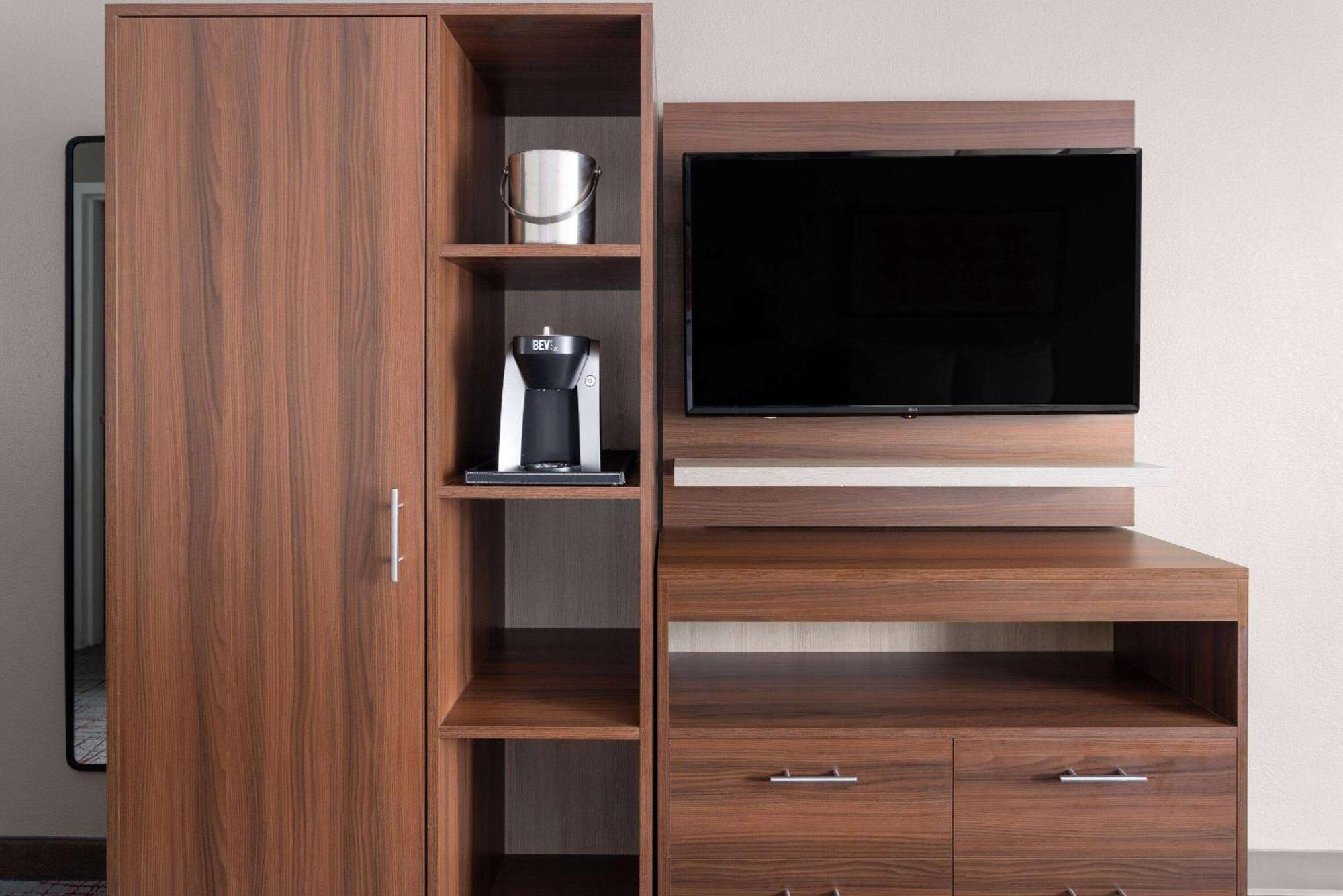 Hawthorn Extended Stay By Wyndham Columbia-Ft Jackson Екстер'єр фото