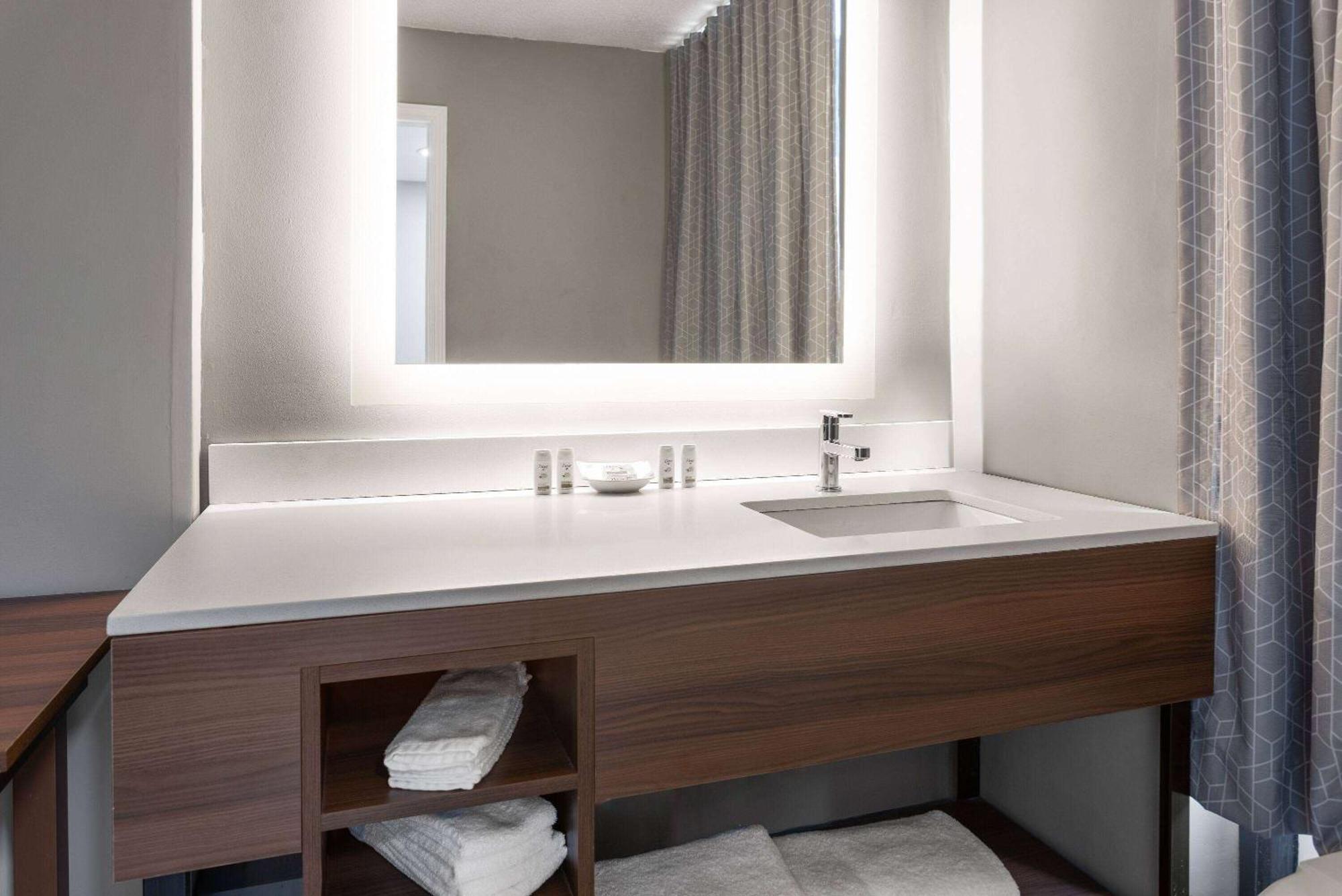 Hawthorn Extended Stay By Wyndham Columbia-Ft Jackson Екстер'єр фото