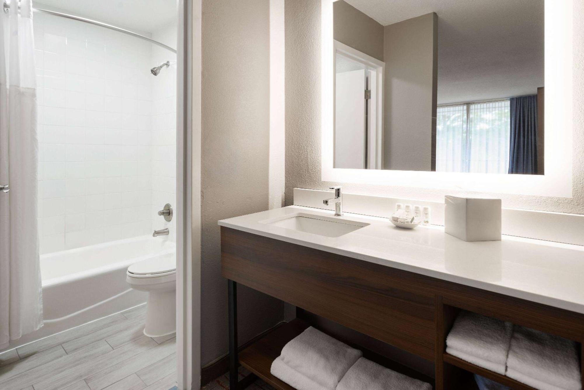 Hawthorn Extended Stay By Wyndham Columbia-Ft Jackson Екстер'єр фото